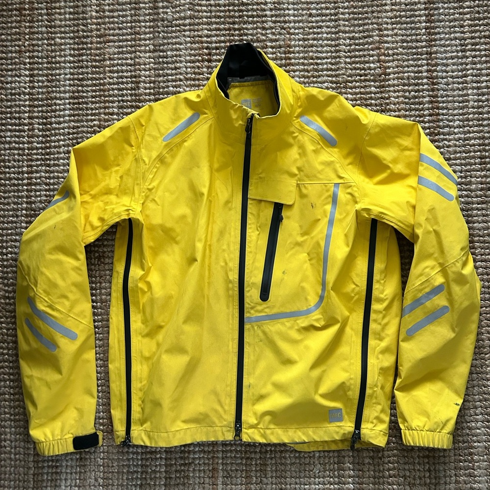 Men's MEC cycling/comuting Yellow, high-vis Waterproof Jacket.